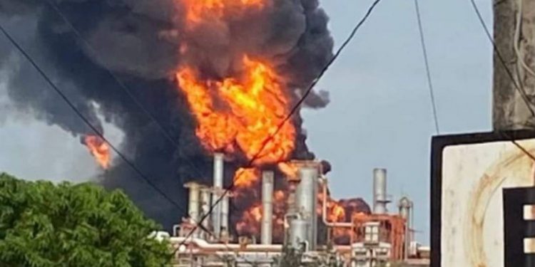 Se registra incendio en refinería Lázaro Cárdenas en Minatitlán, en Veracruz - El Sol de México