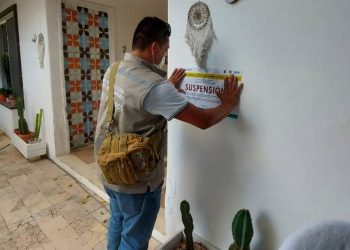 Suspenden cinco hoteles y clausuran dos fiestas clandestinas en Tulum por aglomeración de personas - El Sol de México