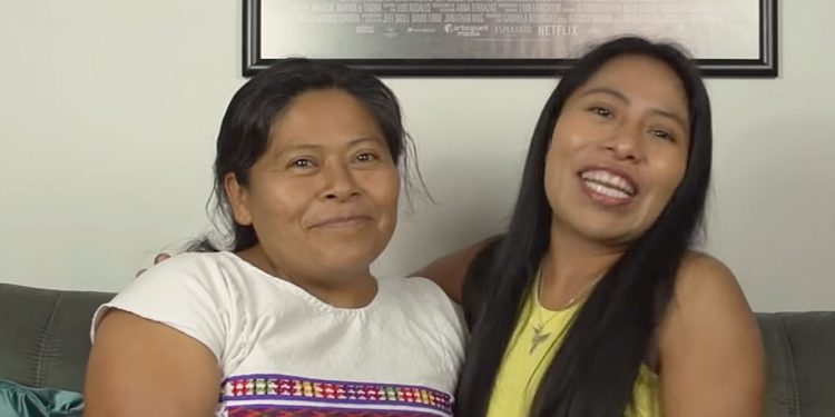 Yalitza Aparicio y su mamá, doña Margarita