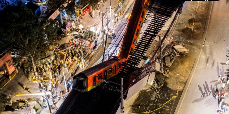 Madre de niño que murió en desplome en el metro de México interpone demanda