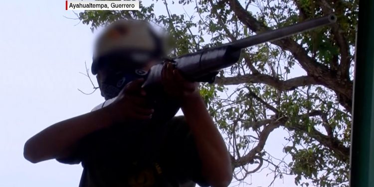 Niños armados en México intentan sobrevivir a la guerra de cárteles