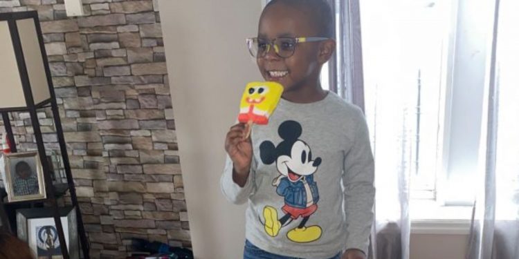 Noah entró a la cuenta de Amazon de su mamá ¡y compró 50 mil pesos de paletas de Bob Esponja!