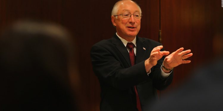 Biden propone a Ken Salazar como embajador en México