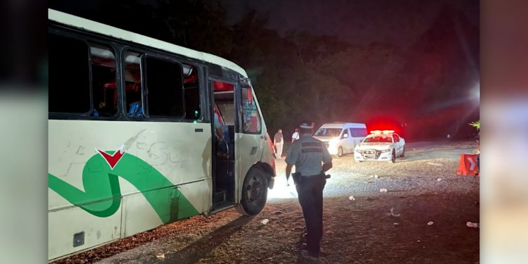 Detienen en México a 108 migrantes que viajaban en un autobús