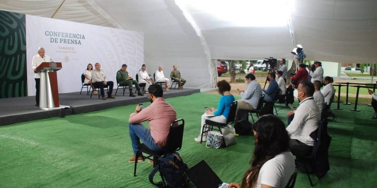 AMLO ofrece ayuda a Cuba y llama a buscas solución sin violencia