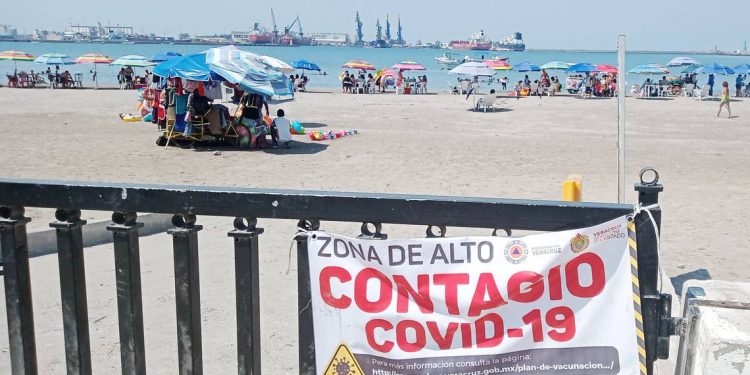 Aumenta riesgo de Covid-19 en zonas turísticas de México