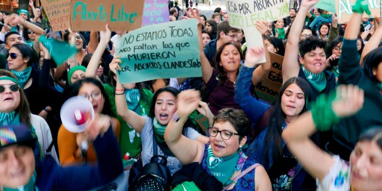 El derecho al aborto en México ha sido una "lucha de muchos años", dice activista