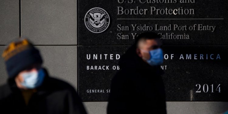 Estados Unidos extiende las restricciones de viaje hasta el 21 de agosto