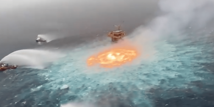 Controlan incendio en ducto marino en complejo Ku-Maloob-Zaap Pemex | El Economista