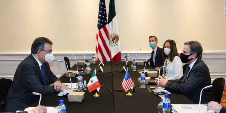 Ebrard y Blinken, preocupados por migración en masa de haitianos