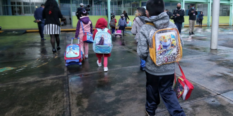 Niños y jóvenes mexicanos tendrán hasta tres años de rezago escolar