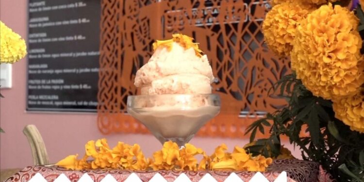 Un helado perfecto para el Día de Muertos con sabor a cempasúchil