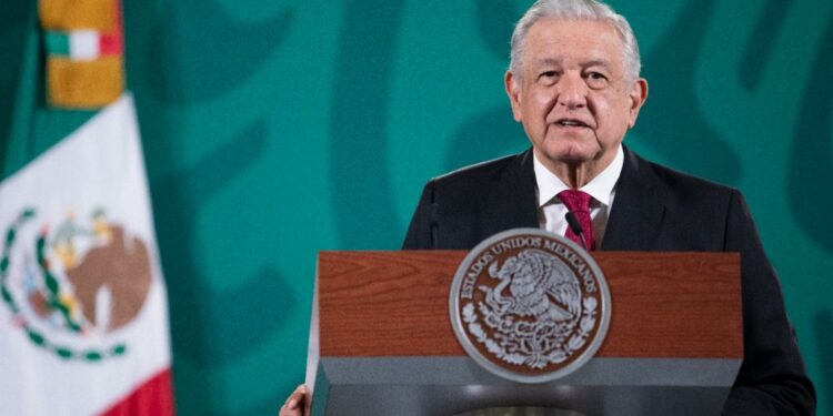 ¿Qué intención tiene AMLO al desacreditar instituciones como la UNAM?