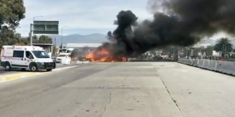 19 muertos tras choque en caseta de carretera