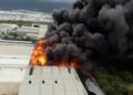 Incendio en una fábrica de aceites automotrices en Nueva León