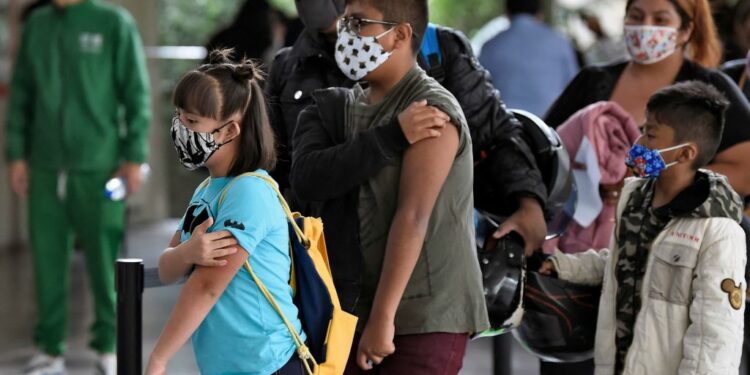 México inicia vacunación contra el covid-19 para menores de 15 a 17 años