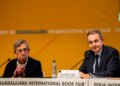 Cuauhtémoc Cárdenas y el expresidente español José Luis Rodríguez Zapatero durante la mesa en la Feria Internacional del Libro de Guadalajara.