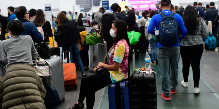 Siguen cancelando vuelos en Ciudad de México ante aumento de covid-19