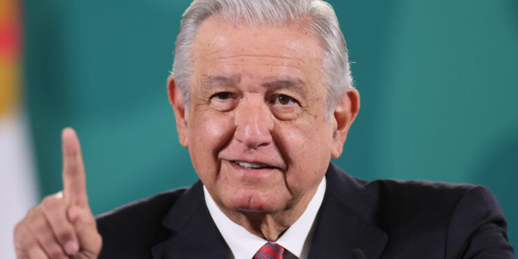 AMLO dice que EE.UU. da dinero a asociaciones que lo cuestionan
