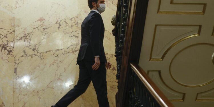 El núcleo duro de Casado quiere aplazar su marcha hasta el congreso del PP | España