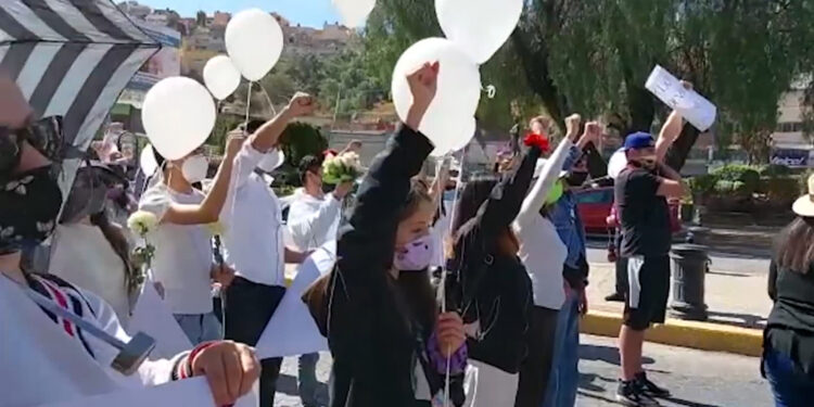 Marchan en Zacatecas contra la violencia tras asesinato de jóvenes
