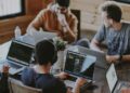 Trabajar de forma hibrida es la nueva tendencia que buscan los trabajadores