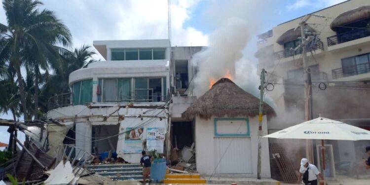 2 personas muertas y 19 heridas tras explosión en Playa del Carmen