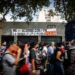 Manifestantes protestan contra el acuerdo entre Argentina y el FMI, el 17 de marzo de 2022.