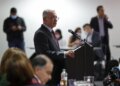 El expresidente de Colombia Álvaro Uribe habla durante un encuentro del partido político Centro Democrático, el pasado martes.