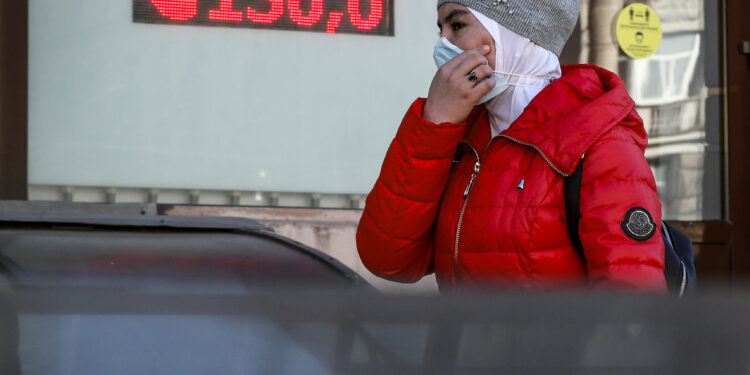 La invasión de Ucrania añade presión al mercado de divisas | Negocios