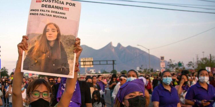 Familiares despiden a Debanhi Escobar en Nuevo León