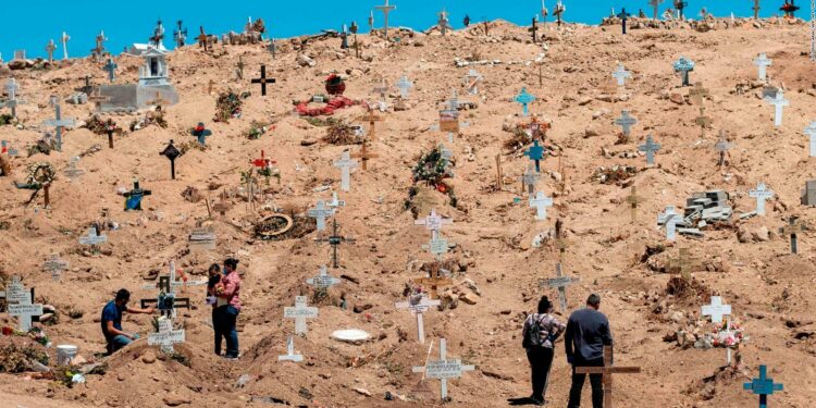 México, con más de 215.000 huérfanos por la pandemia