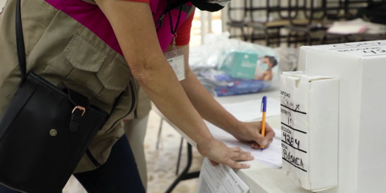 México vota la consulta de revocación de mandato de AMLO