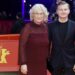 Christine Lambrecht, en 2020, cuando era ministra de Justicia alemana, con su hijo Alexander en la Berlinale.