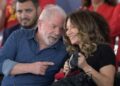 Lula junto a Rosangela da Silva, en mayo de 2022.