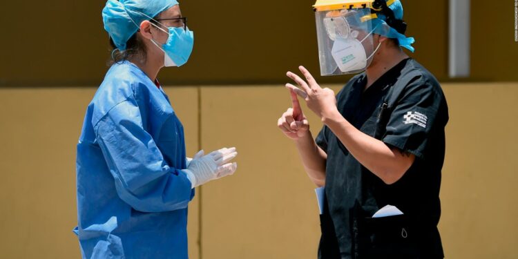 Médicos mexicanos protestan por acuerdo para contratar profesionales cubanos