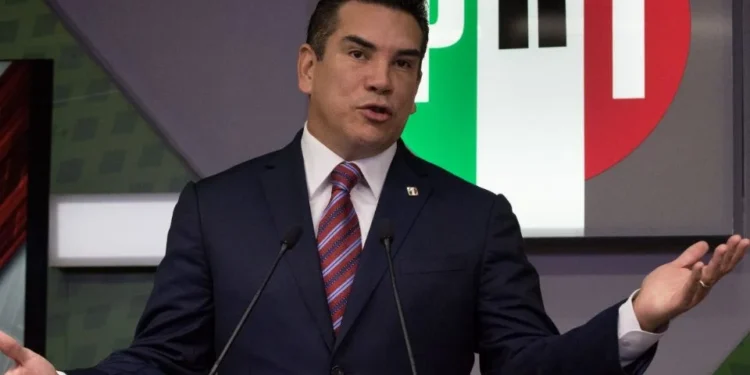 AMLO se burla de Alejandro Moreno: “Alito, aguanta, el pueblo te levanta”