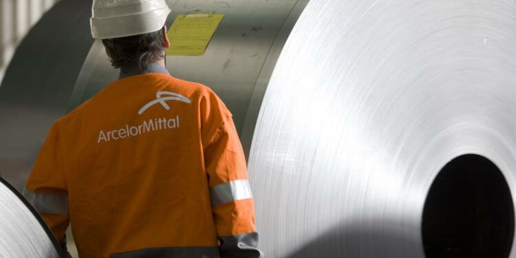 Advierte ArcelorMittal serias consecuencias por huelga; industriales pide actuar con apego a la ley