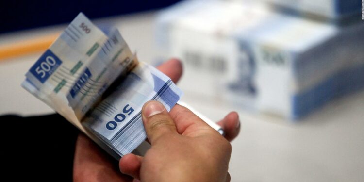 Así afectará a mexicanos nuevo ajuste de tasa de interés