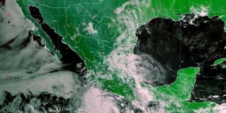 Blas se intensifica a huracán de categoría 1 cerca a México