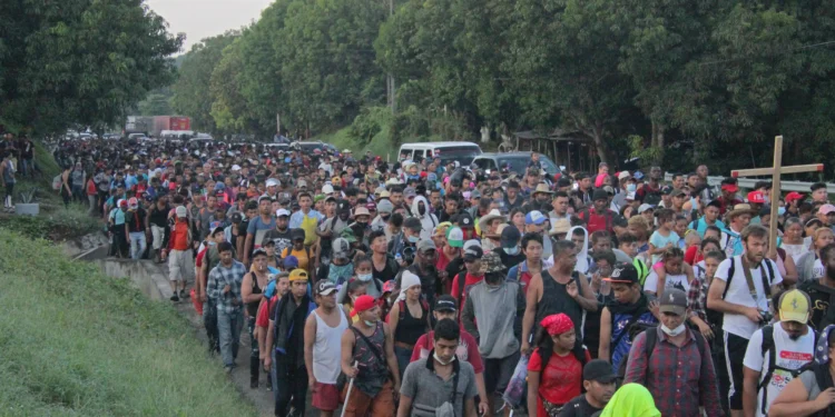 Caravana de migrantes se dirige a Huixtla, Chiapas