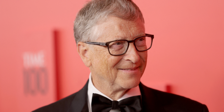 Los NFT y criptomonedas basan su economía en la teoría del más tonto: Bill Gates