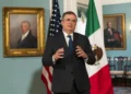 Marcelo Ebrard anuncia llegada de vehículos eléctricos de GM a México en Cumbre de las Américas