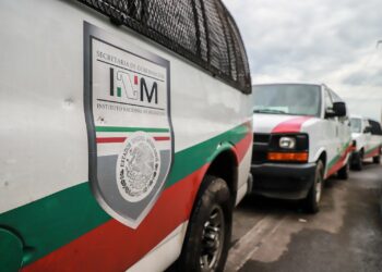 Encuentran más de 200 migrantes hacinados en una bodega en México
