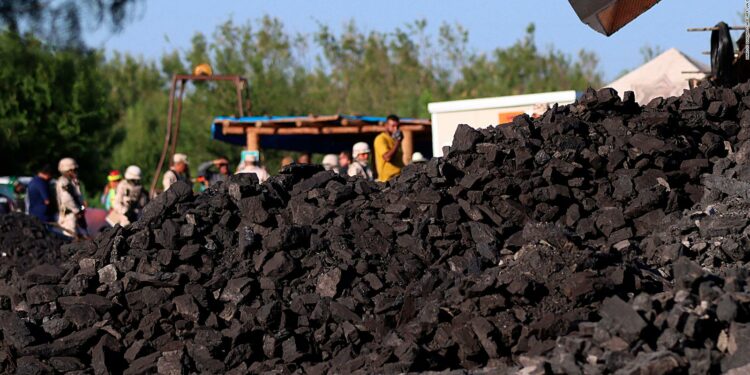 Autoridades mexicanas aseguran que seguirán buscando a mineros