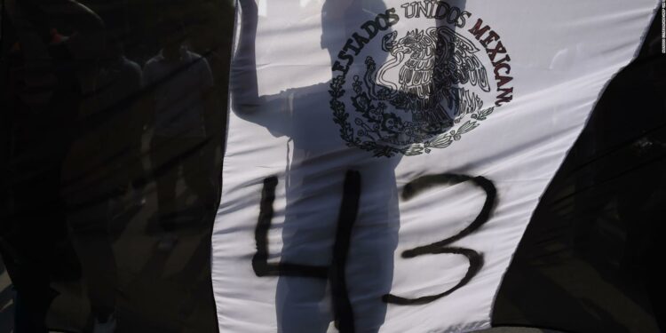 Juzgado de México gira 83 órdenes de captura por caso Ayotzinapa