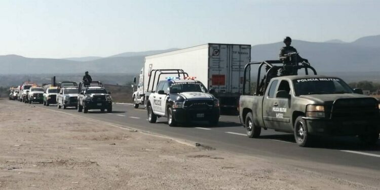 Detectan casi 100 mil litros de combustible de procedencia ilícita en Nuevo León