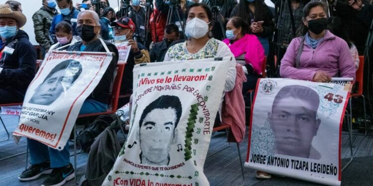Piden familiares de los 43 normalistas
