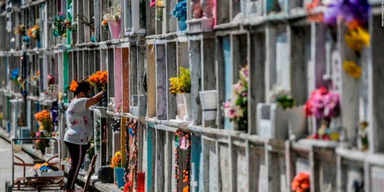 Así lucen los cementerios de México en Día de Muertos