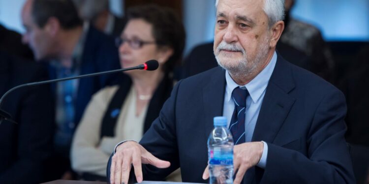 Caso ERE: La Audiencia de Sevilla esperará un informe forense sobre la salud de Griñán para decidir si frena su ingreso en prisión | España
